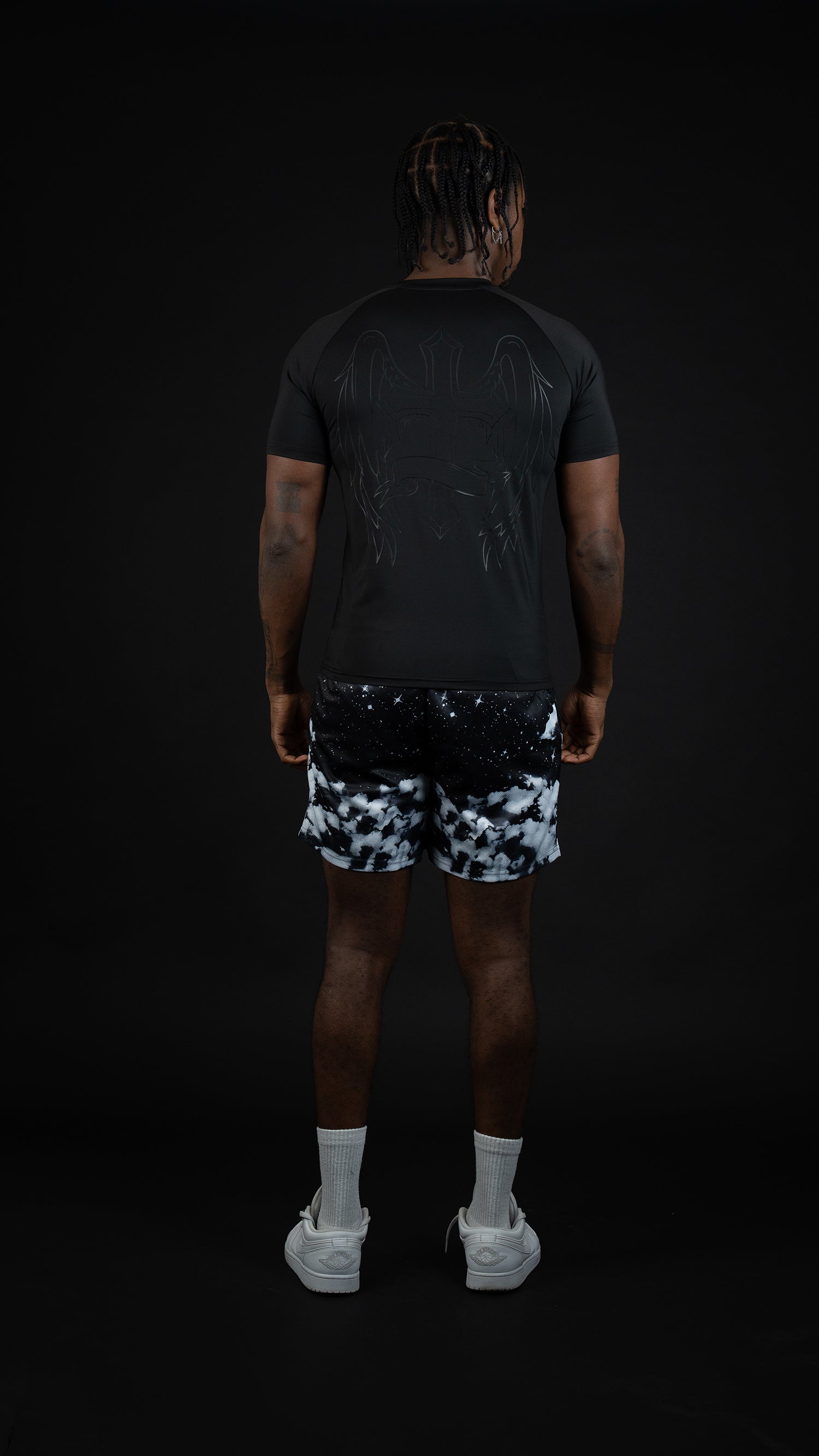 Saint Kaizen Cross Wings Compression Tee. High-performance Christian gym wear with printed spiritual artwork. Tailored, ergonomic fit for muscle support.