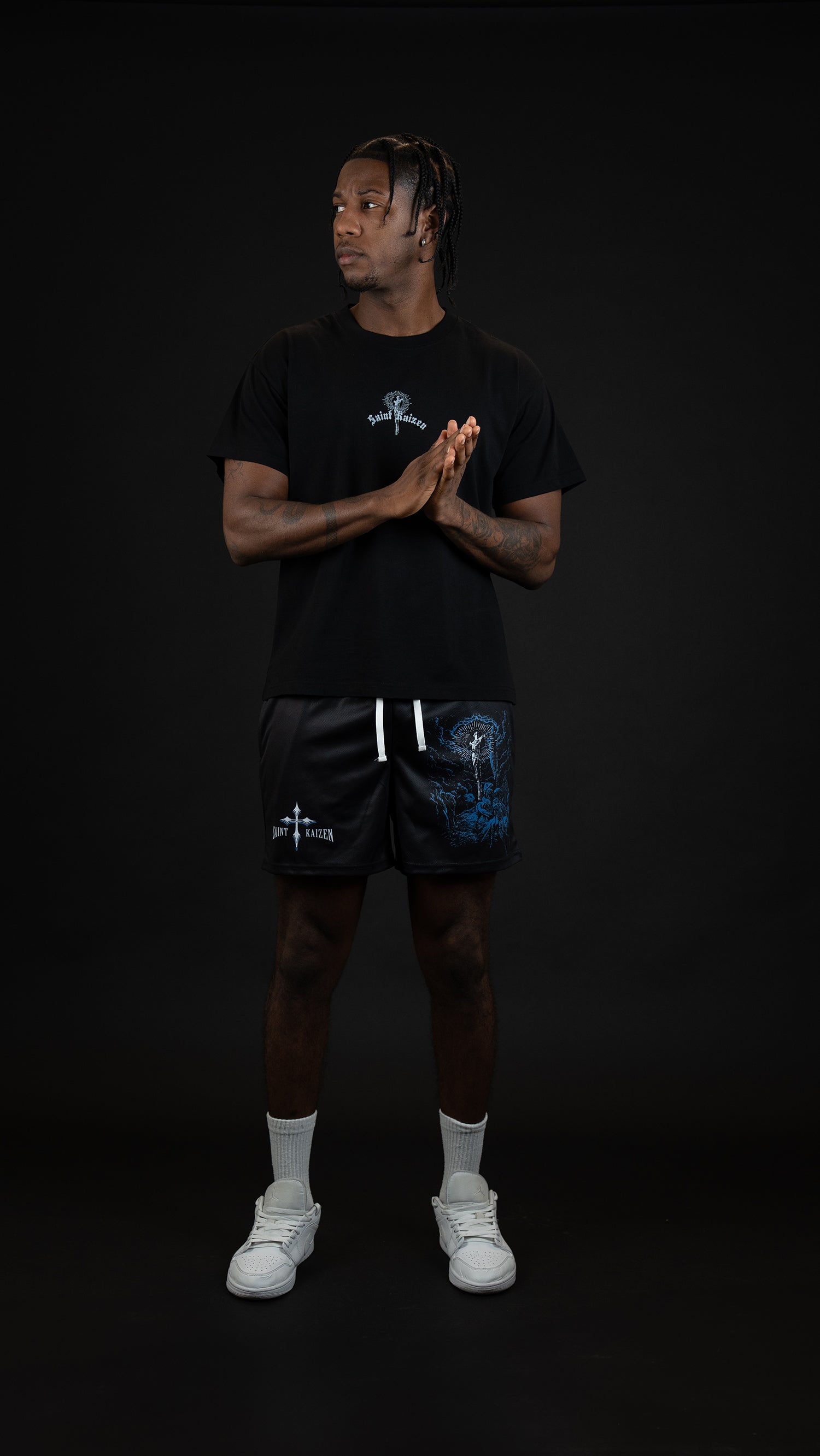 Saint Kaizen Christian gym wear shirt. Features the bold Righteous T-Shirt - Black spiritual design. Oversize fit made from premium 220gr cotton.