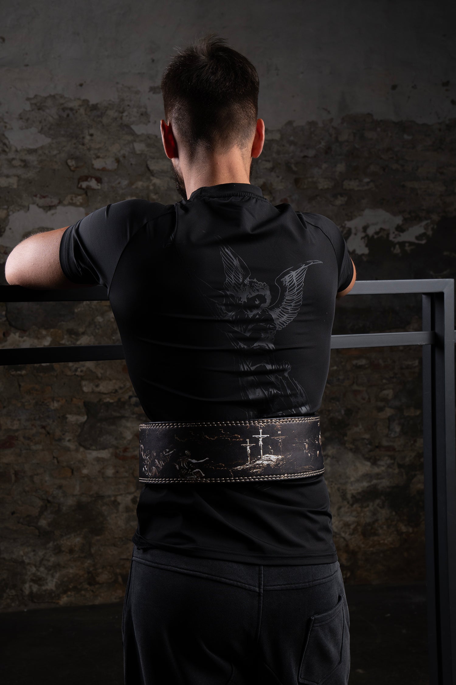 Christian athletes lifting heavy wearing the Saint Kaizen Cross Camo Lever Belt. Ideal 10mm Weightlifting belt for Powerlifting and heavy training.