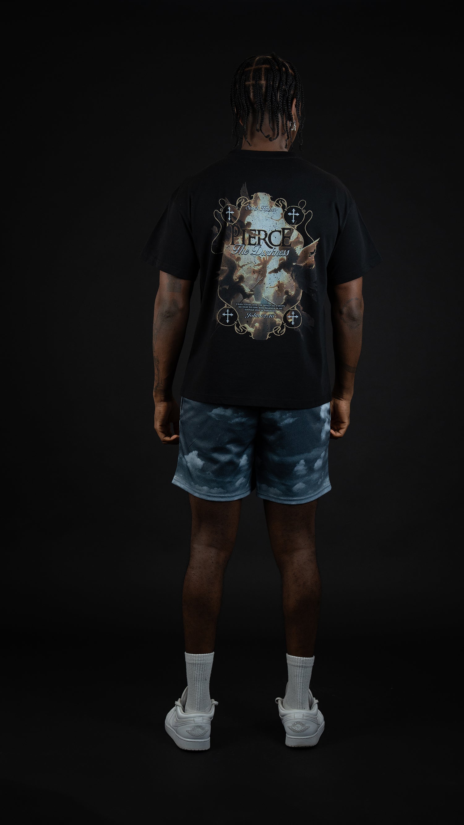 Saint Kaizen Christian gym wear shirt. Features the bold Pierce The Darkness T-Shirt - Black spiritual design. Oversize fit made from premium 220gr cotton.